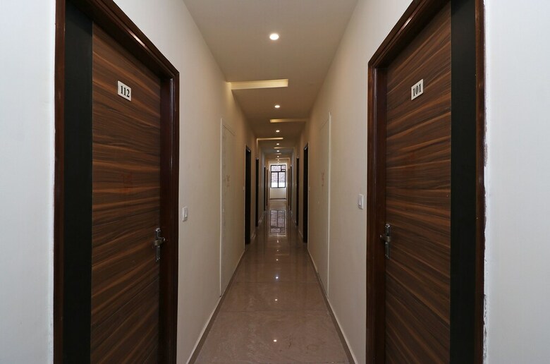 Hotel Oyo 22825 Ralson Residency