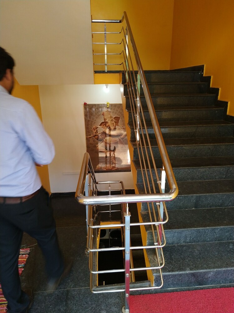 Hostal Iroomz Hotel Gananjaya