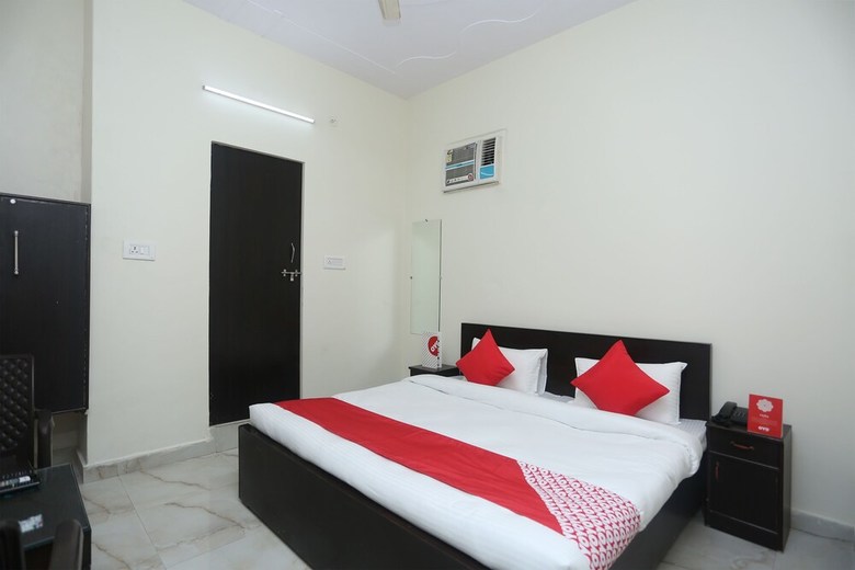 Oyo 16904 Hotel Maharaja Palace