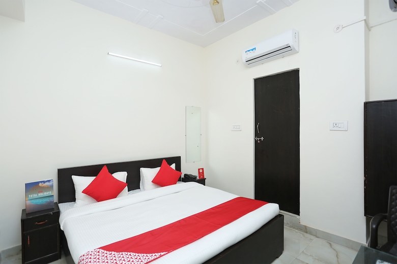 Oyo 16904 Hotel Maharaja Palace