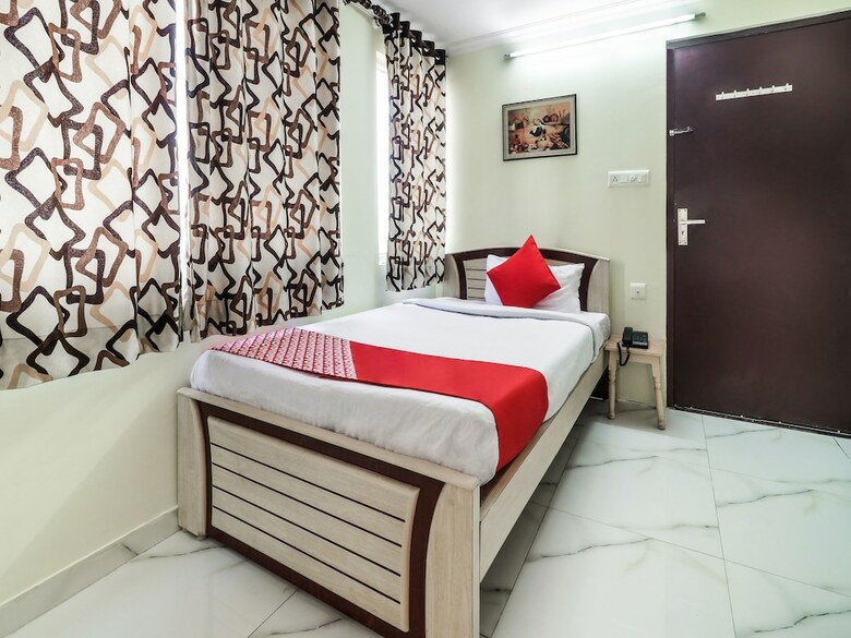 Oyo 783 Om Hotel