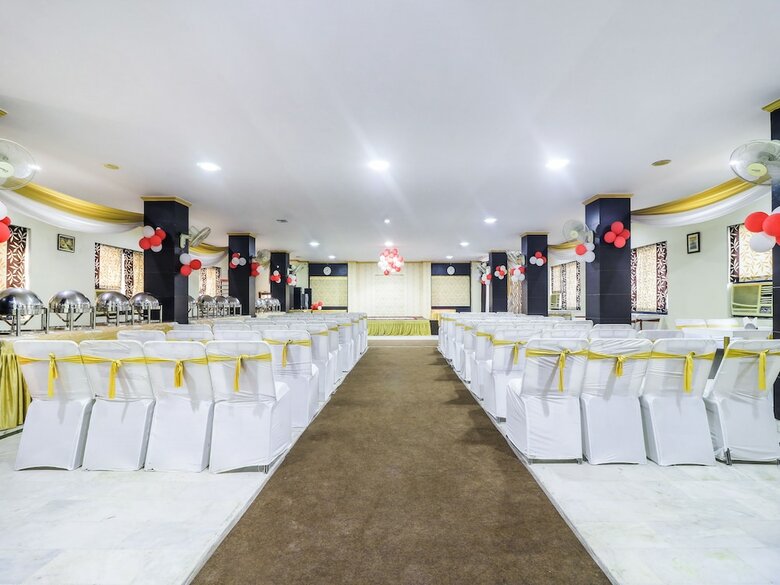 Oyo 783 Om Hotel