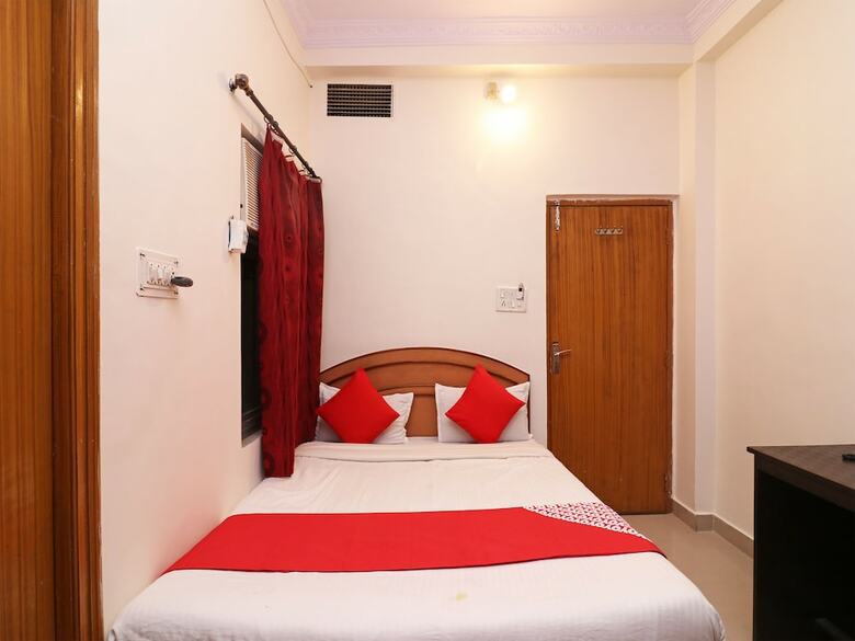 Oyo 1021 Hotel Gayatri Residency
