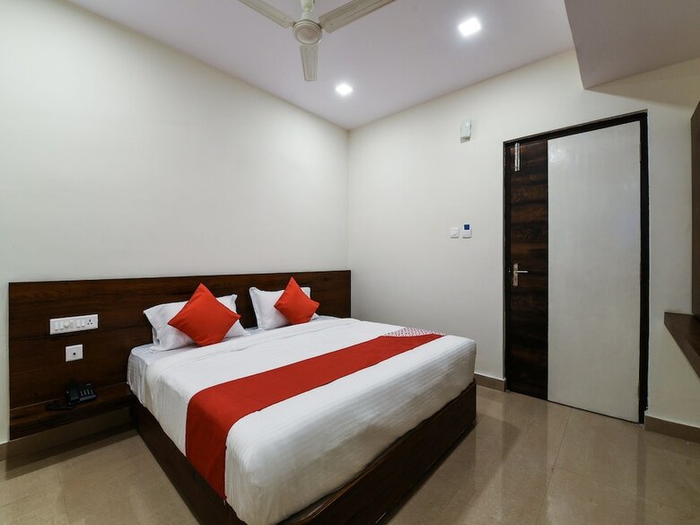Hotel Oyo 12681 Blue Moon Inn