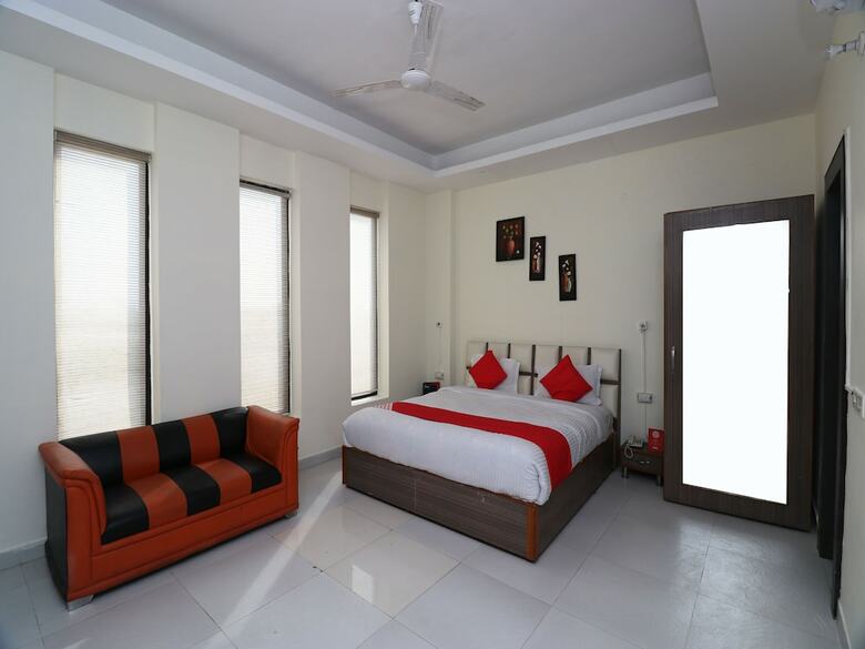 Hotel Oyo 22511 The Classic