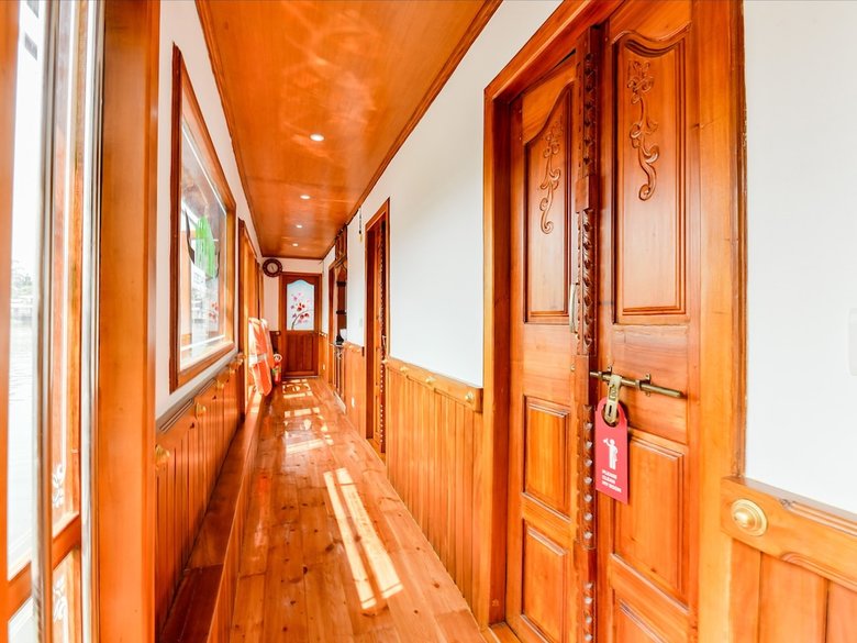 Hotel Oyo 24606 Waves & Wind 3bhk Houseboat