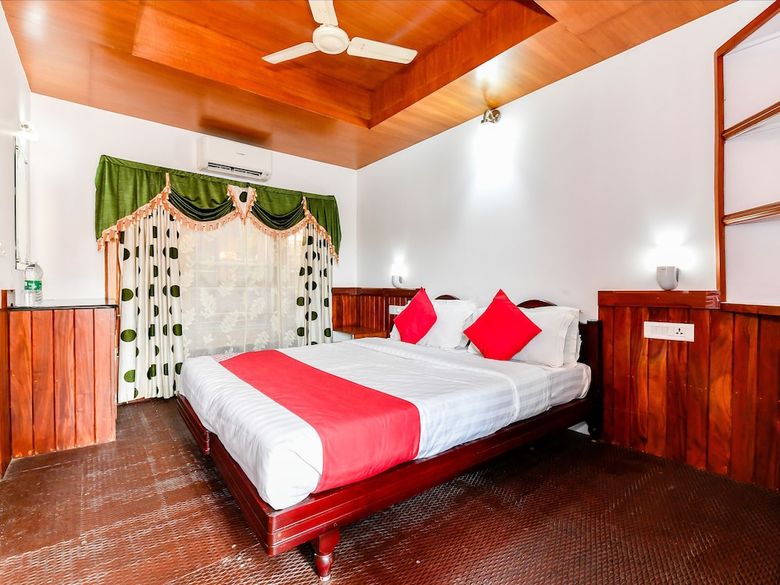 Hotel Oyo 24606 Waves & Wind 3bhk Houseboat