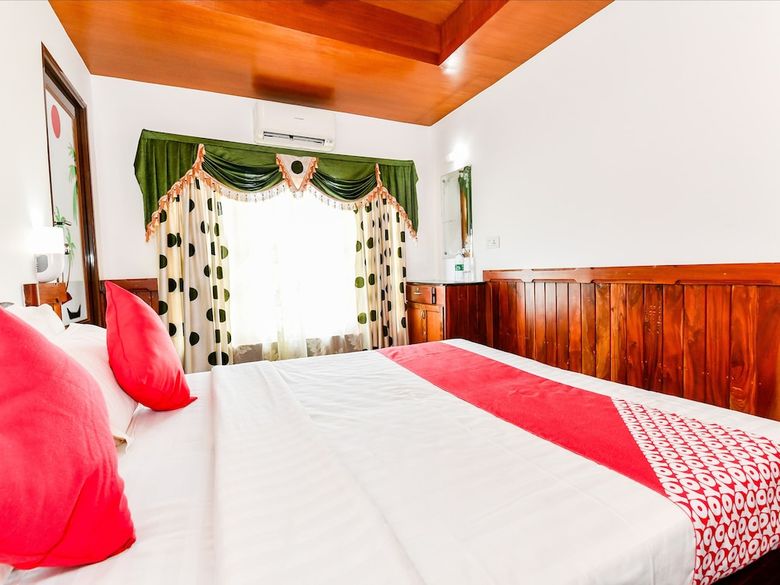 Hotel Oyo 24606 Waves & Wind 3bhk Houseboat