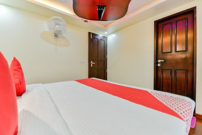Oyo 23063 Luxury Meghavarsham 5bhk