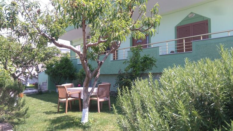 Aparthotel Apartaments Skrapalli