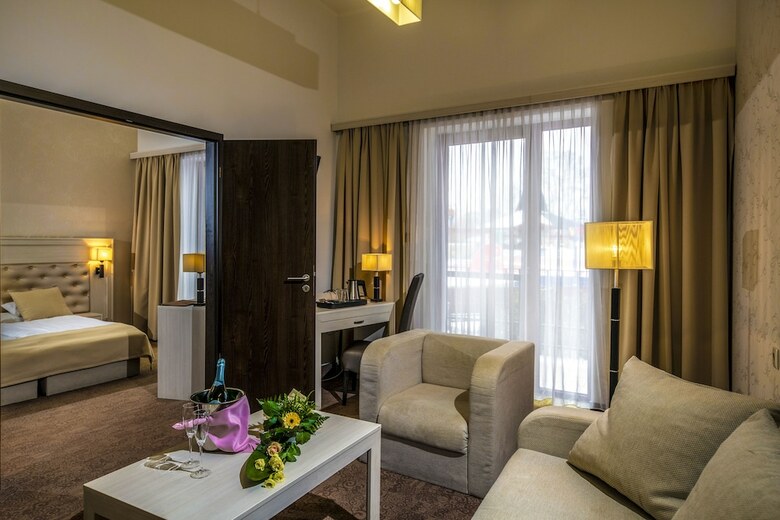 Krist�ly Hotel R�ckeve