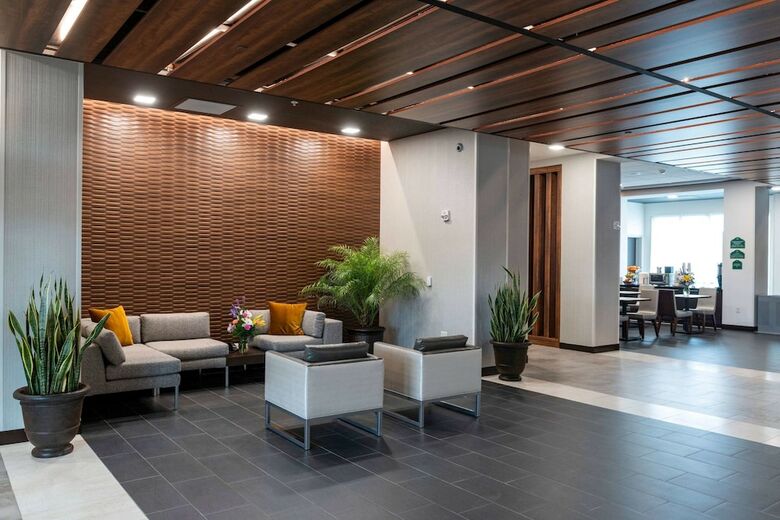 Hotel Wingate By Wyndham Angola