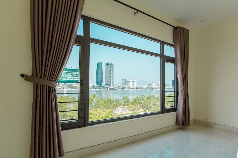 Hotel Kim Near Cau Song Han