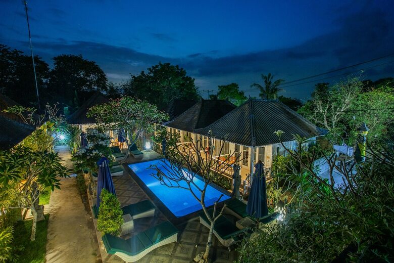 Hotel 221 Garden Cottages