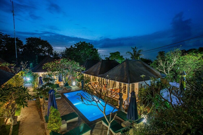 Hotel 221 Garden Cottages
