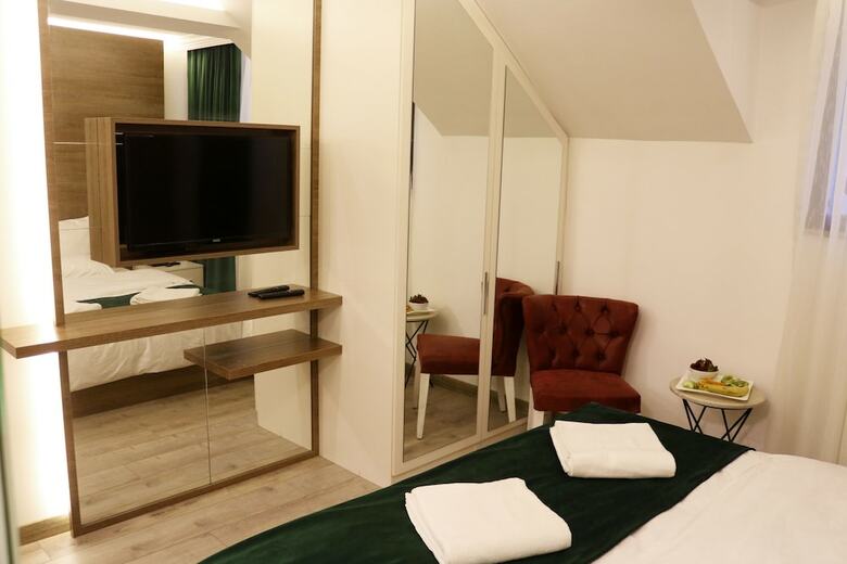 Musk Hotel