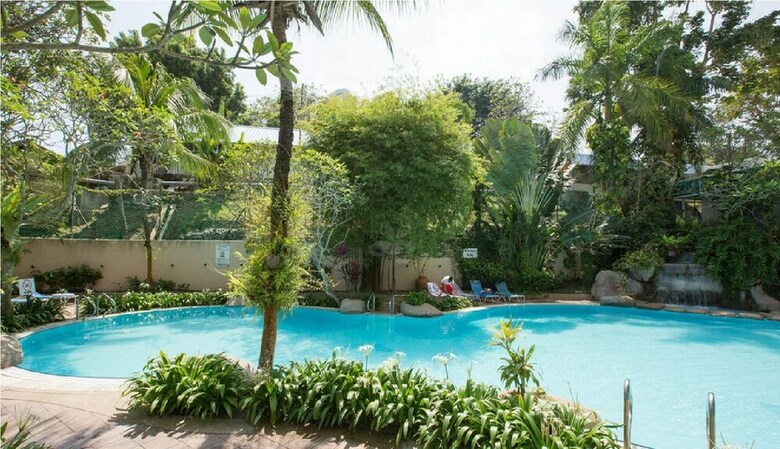Hotel Expat's Nook Beach Resort