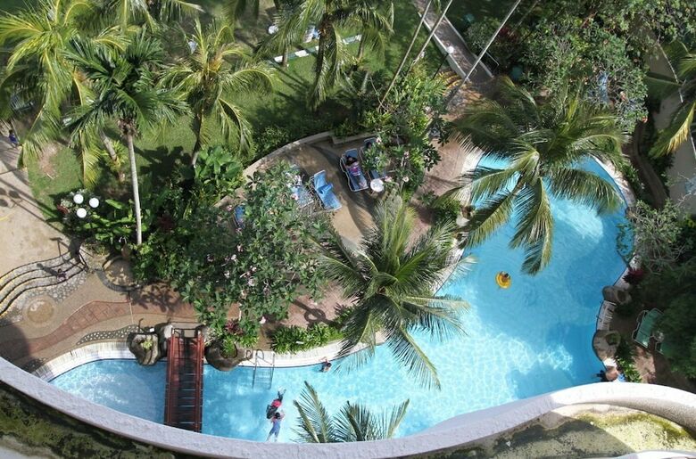 Hotel Expat's Nook Beach Resort