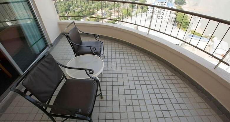 Hotel Expat's Nook Beach Resort
