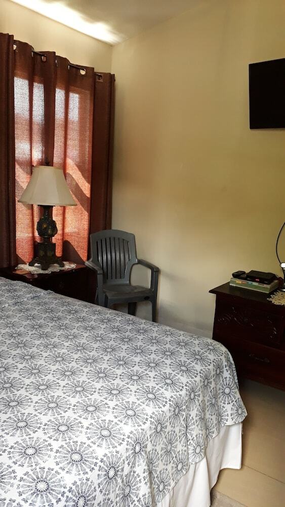 Hotel Spanish Town Secured Gated