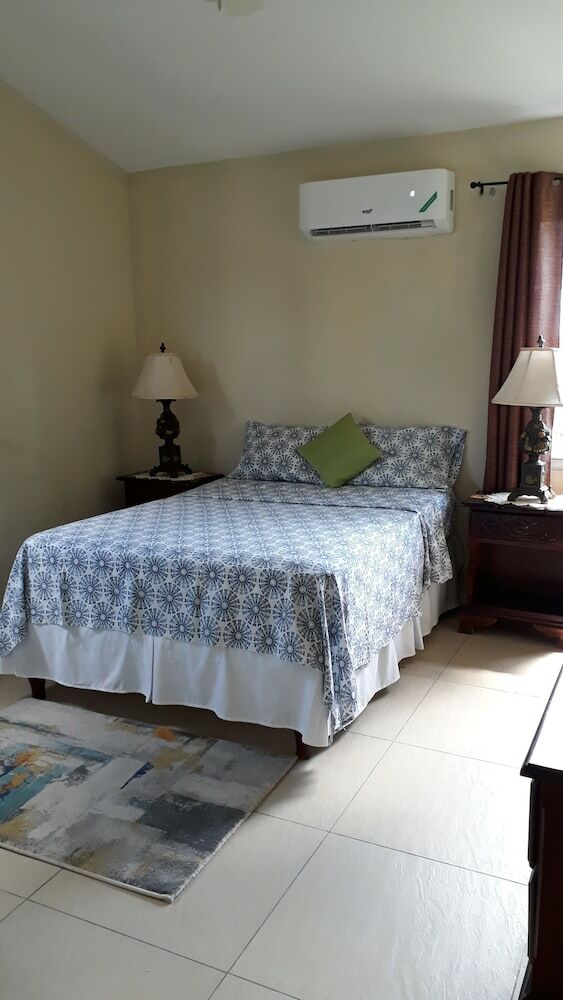 Hotel Spanish Town Secured Gated