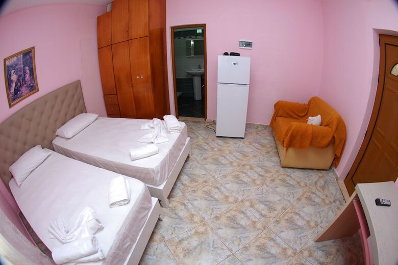Maksi Apartments