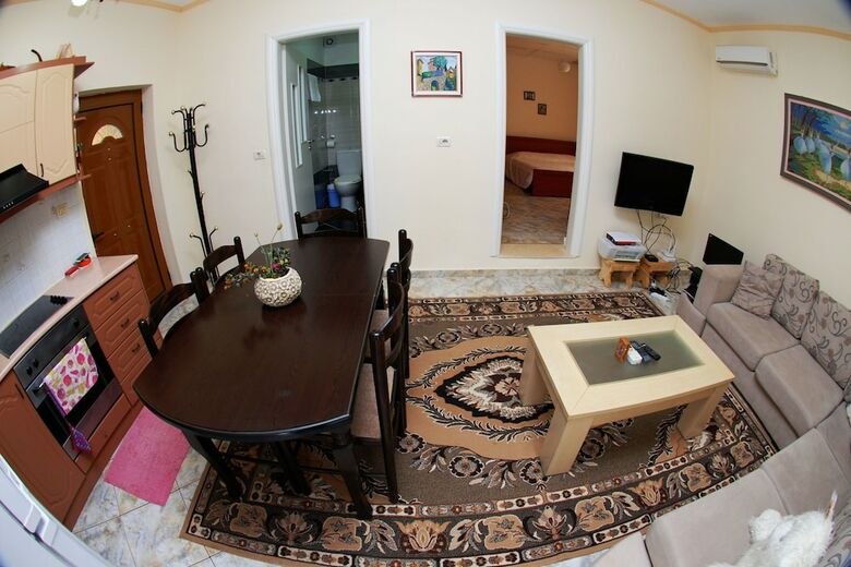 Maksi Apartments