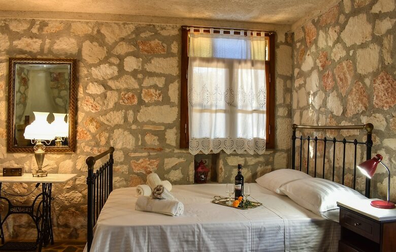 Apartamentos Giovani Stone House