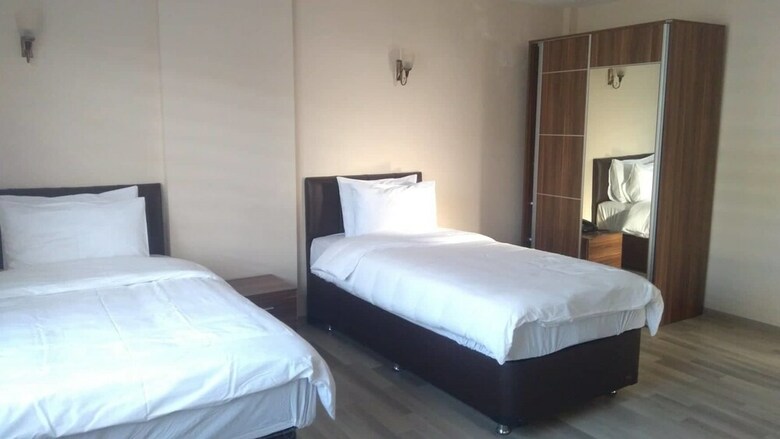 Ikarus Hotel