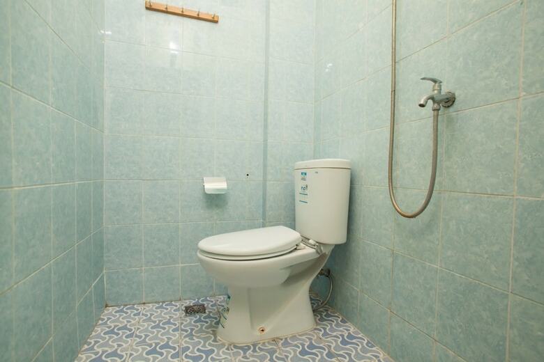 Hotel Reddoorz Near Petra University 2