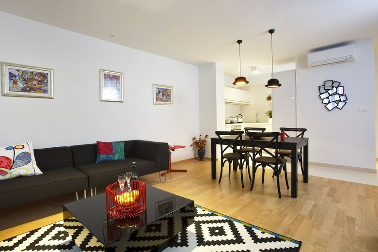 Luxury Apartments Leone