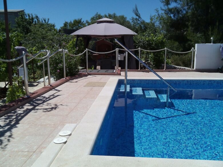 Villa Velin Apartments