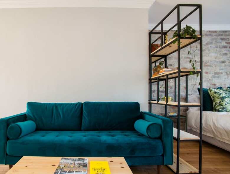 Newly-renovated Top Floor Studio Apartment In Gardens