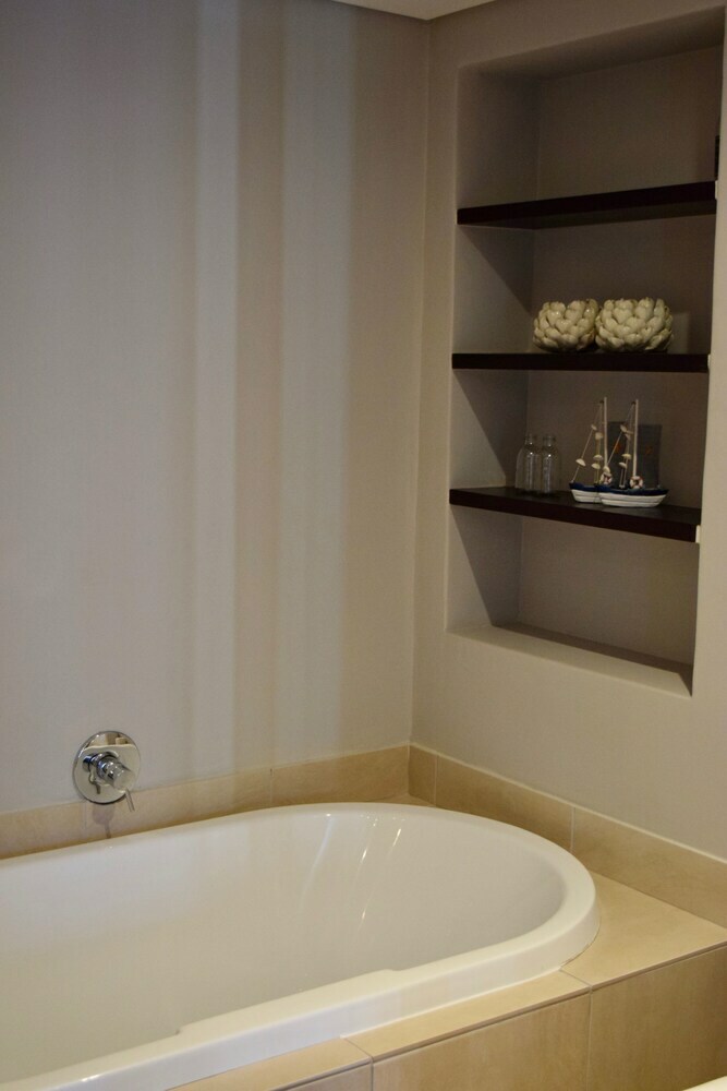 Beach House-style Apartment In City Centre