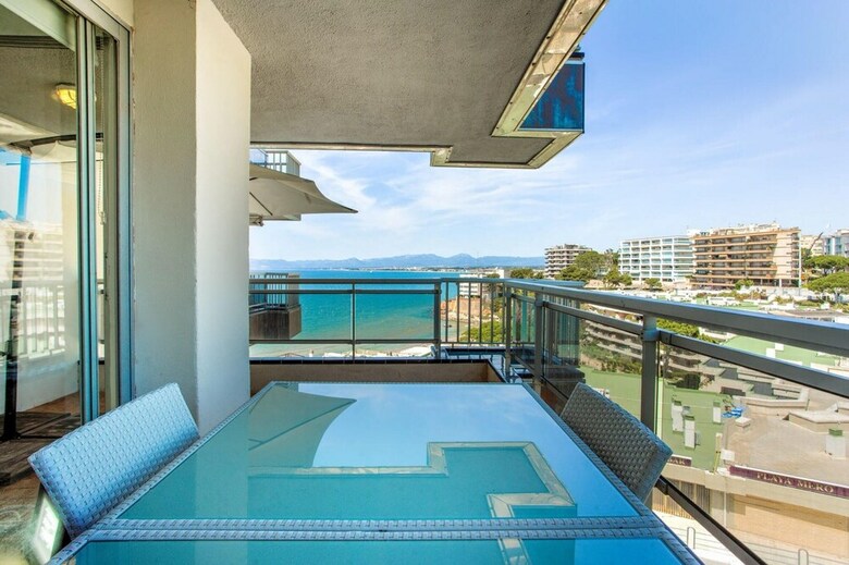 Apartment With 3 Bedrooms In Salou