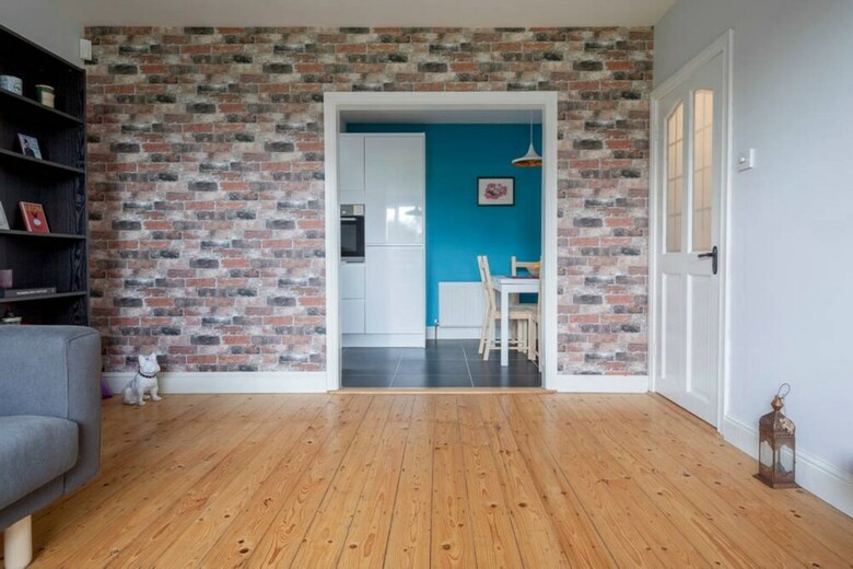 Spacious 1 Bedroom Apartment Near The Triangle