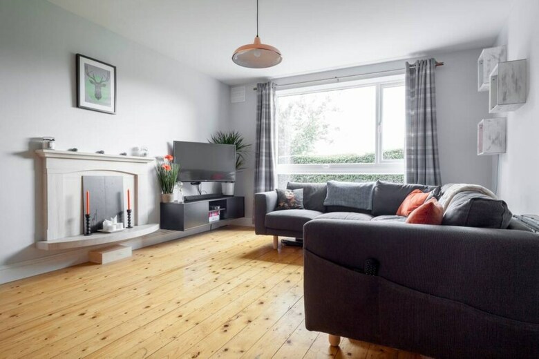 Spacious 1 Bedroom Apartment Near The Triangle