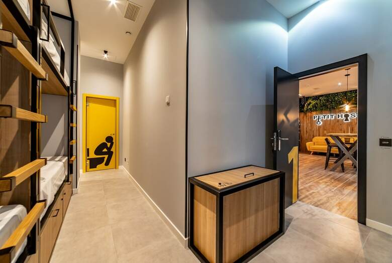 Hostal Petit Hostel