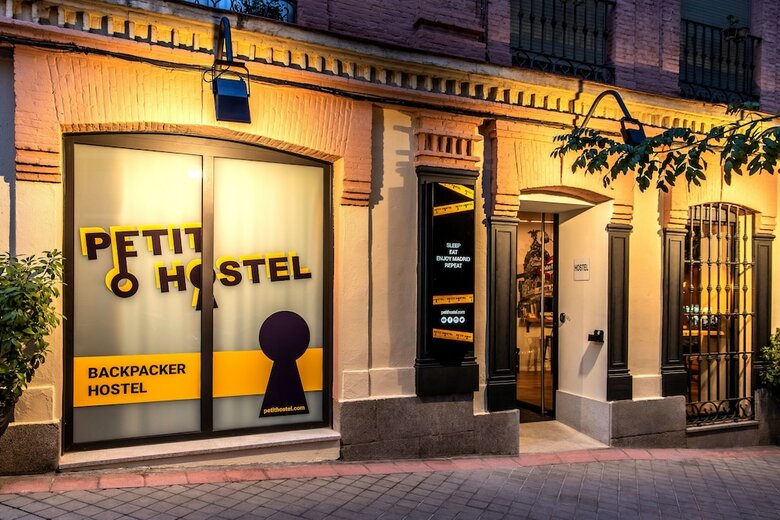 Hostal Petit Hostel