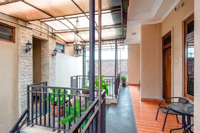 Oyo 836 Oasis Hotel