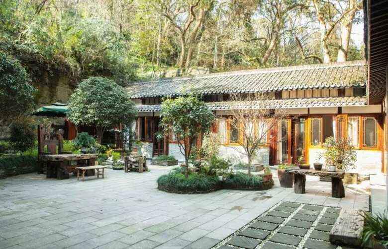 Hotel Lakeside Courtyard By Jinspecial