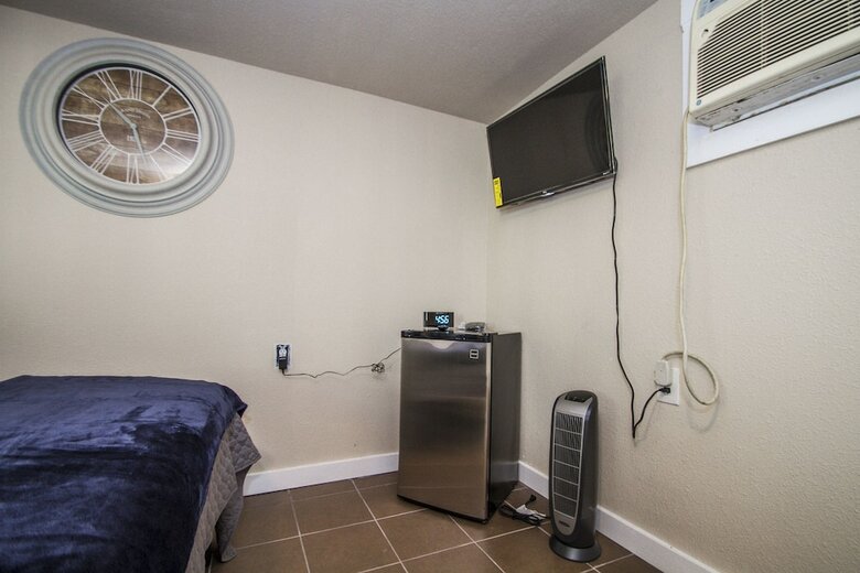 Hays St #b Near Downtown Guest Studio