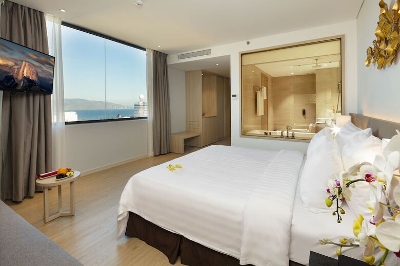 Dqua Hotel And Apartment