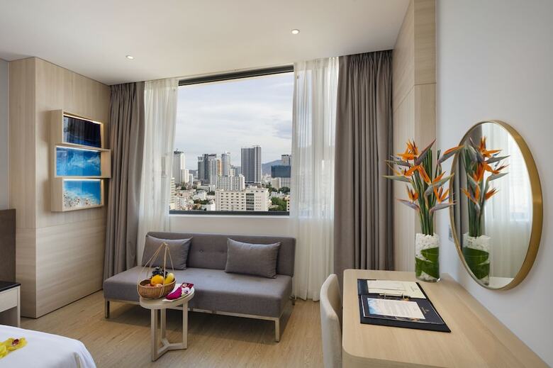 Dqua Hotel And Apartment