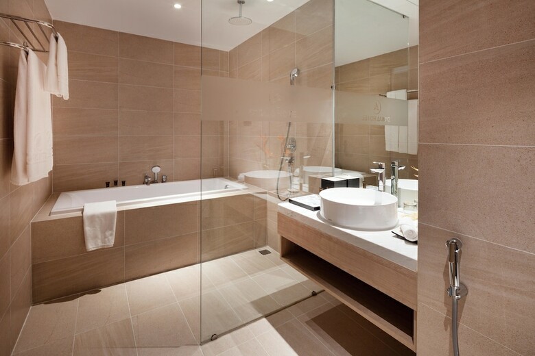Dqua Hotel And Apartment