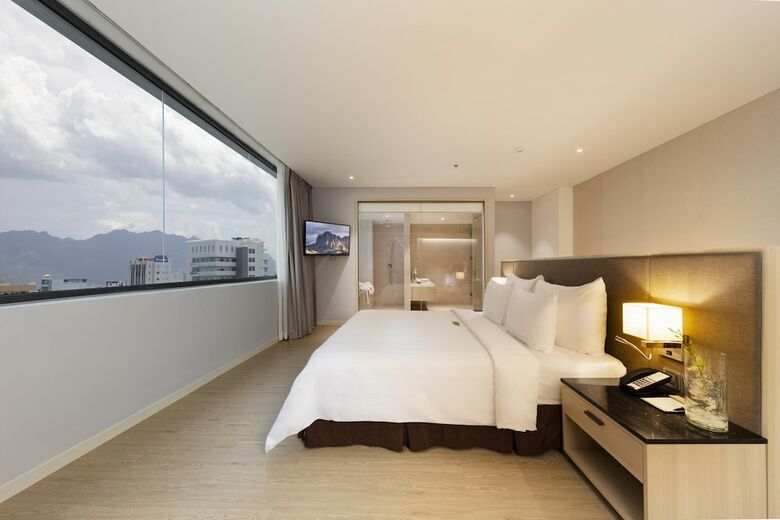 Dqua Hotel And Apartment