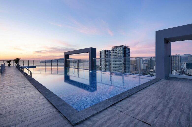 Dqua Hotel And Apartment