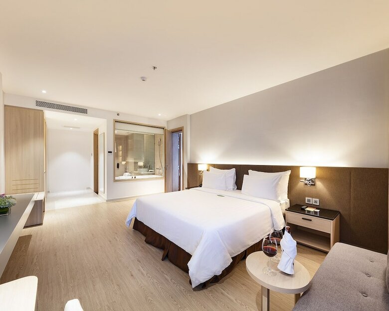 Dqua Hotel And Apartment