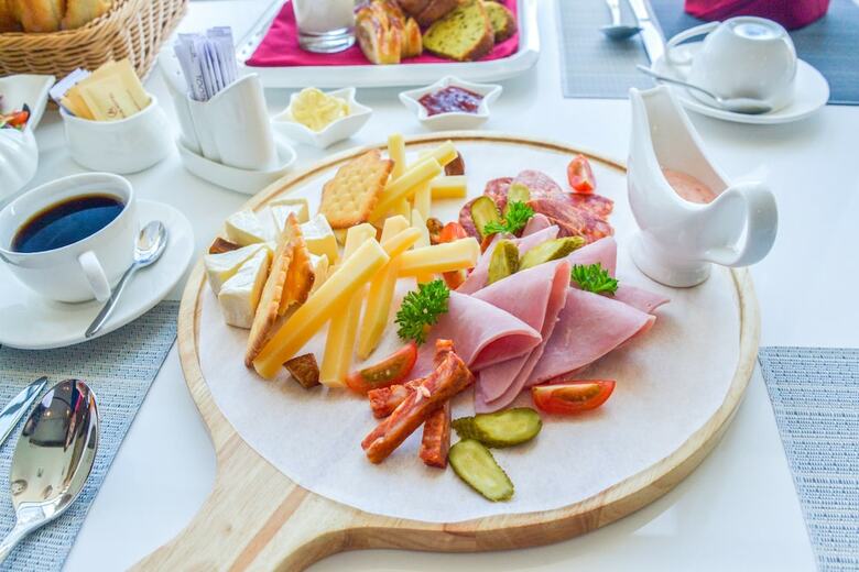 Dqua Hotel And Apartment