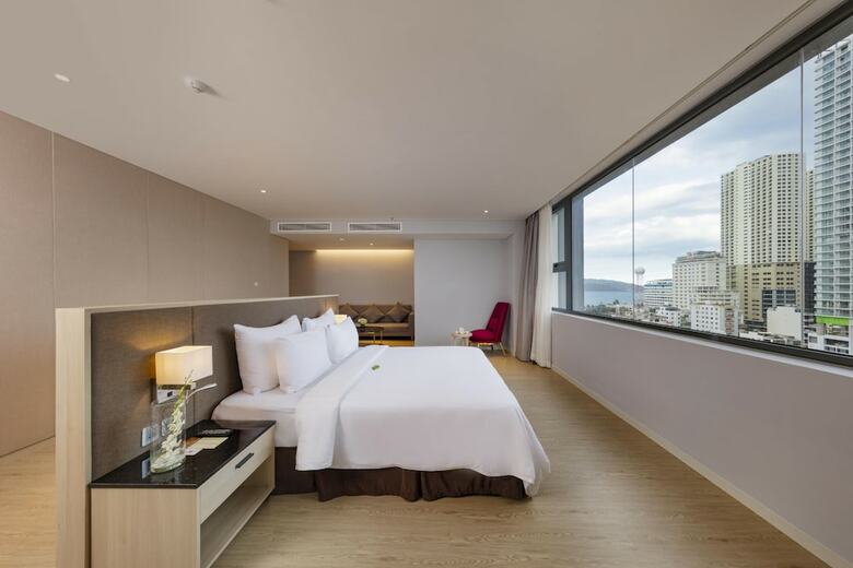 Dqua Hotel And Apartment